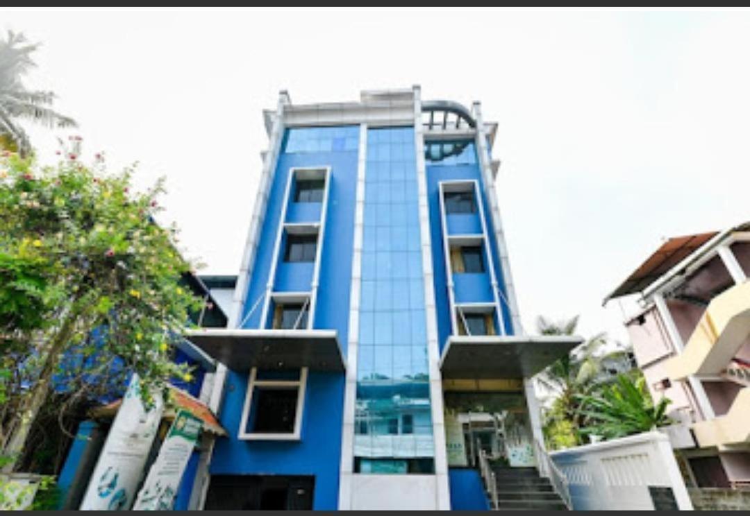 Vayo Tristar Residency Hotel Kochi Exterior photo